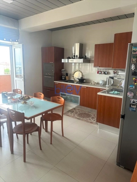 Aylıq Kirayə 3 otaqlı Yeni Tikili bina evi  168m², Bakı