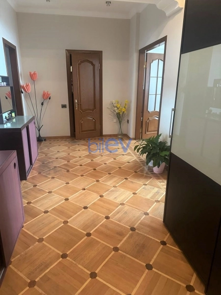 Aylıq Kirayə 3 otaqlı Yeni Tikili bina evi  168m², Bakı