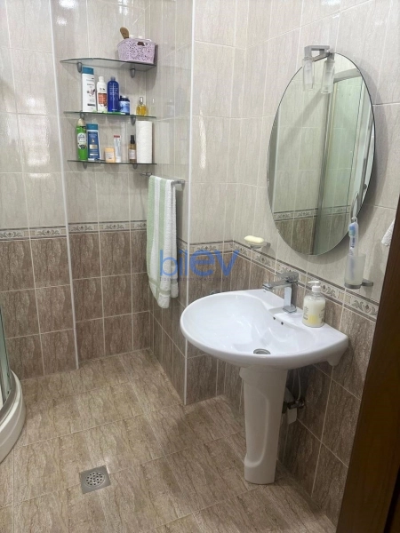 Aylıq Kirayə 3 otaqlı Yeni Tikili bina evi  168m², Bakı