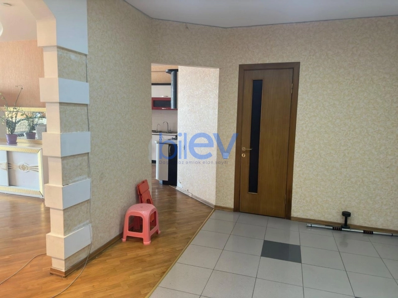 Aylıq Kirayə 3 otaqlı Yeni Tikili bina evi  170m², Bakı