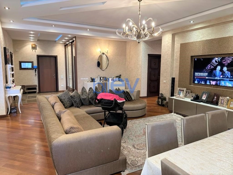 Satış 4 otaqlı Yeni Tikili  176m², Bakı