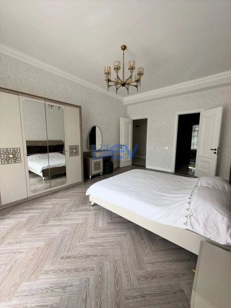 Aylıq Kirayə 3 otaqlı Yeni Tikili bina evi  138m², Bakı