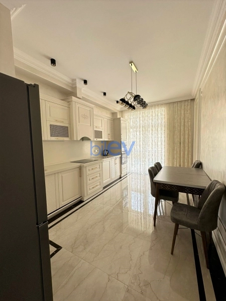 Aylıq Kirayə 3 otaqlı Yeni Tikili bina evi  138m², Bakı