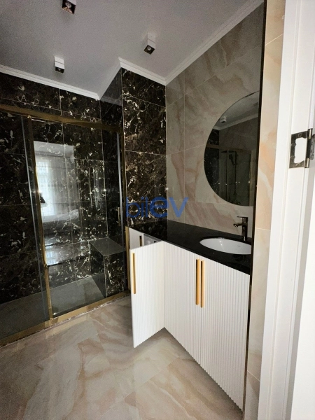 Aylıq Kirayə 3 otaqlı Yeni Tikili bina evi  138m², Bakı