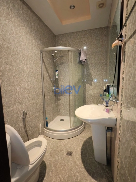 Aylıq Kirayə 3 otaqlı Yeni Tikili bina evi  110m², Bakı