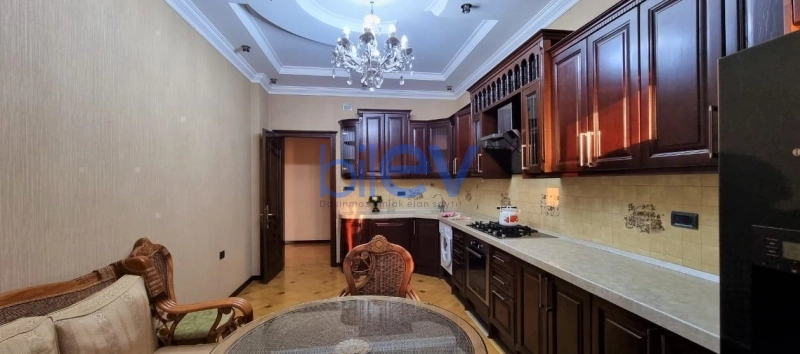 Aylıq Kirayə 3 otaqlı Yeni Tikili bina evi  173m², Bakı