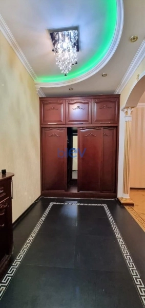 Aylıq Kirayə 3 otaqlı Yeni Tikili bina evi  173m², Bakı