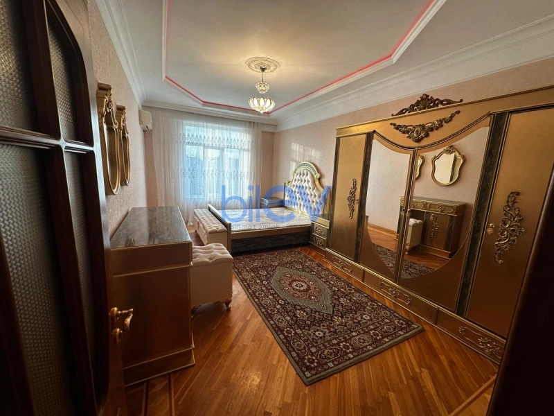 Aylıq Kirayə 4 otaqlı Yeni Tikili bina evi  170m², Bakı