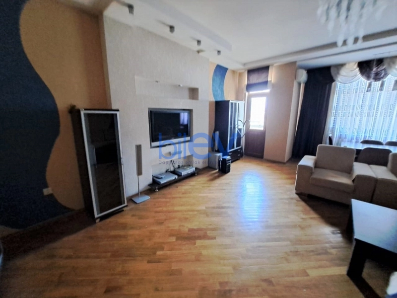 Aylıq Kirayə 3 otaqlı Yeni Tikili bina evi  170m², Bakı