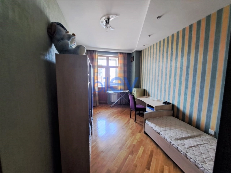 Aylıq Kirayə 3 otaqlı Yeni Tikili bina evi  170m², Bakı