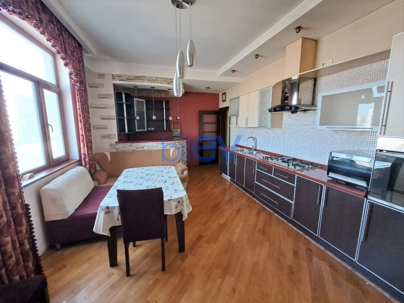 Aylıq Kirayə 3 otaqlı Yeni Tikili bina evi  170m², Bakı