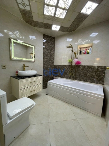 Satış 6 otaqlı Həyət evi  240m², Bakı