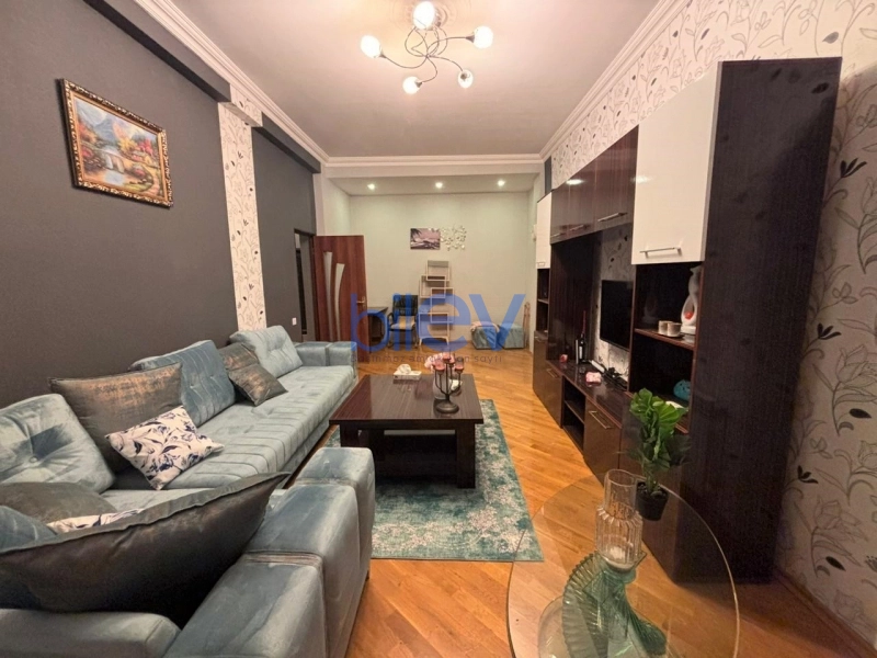 Aylıq Kirayə 2 otaqlı Yeni Tikili bina evi  110m², Bakı