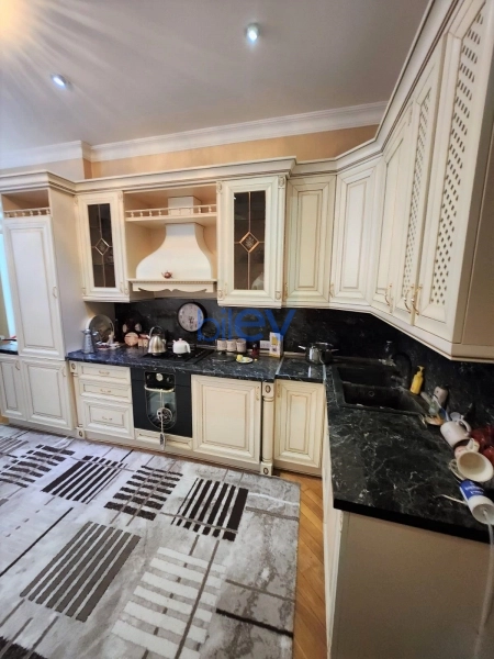 Aylıq Kirayə 3 otaqlı Yeni Tikili bina evi  126m², Bakı