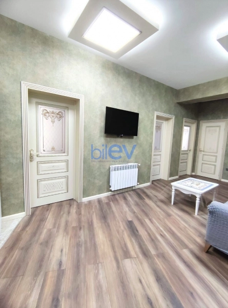 Aylıq Kirayə 2 otaqlı Yeni Tikili  130m², Bakı