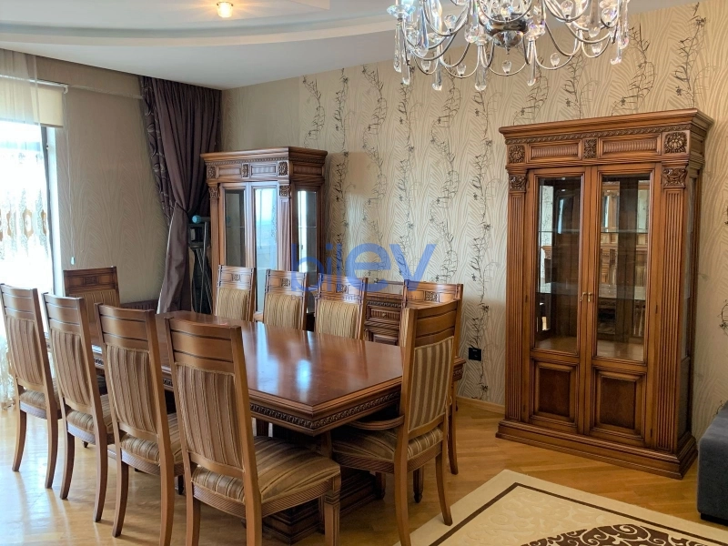 Aylıq Kirayə 4 otaqlı Yeni Tikili  195m², Bakı