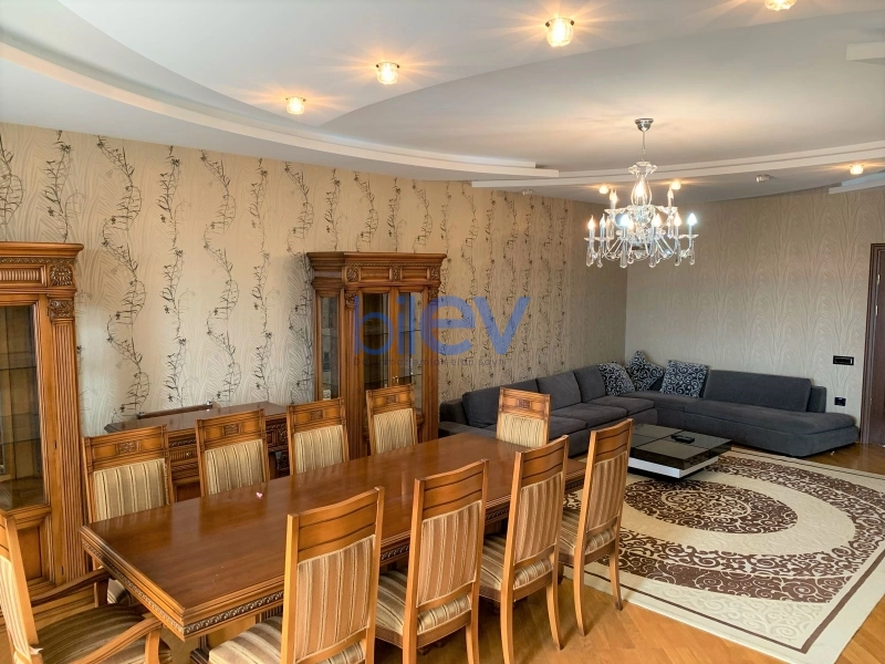 Aylıq Kirayə 4 otaqlı Yeni Tikili  195m², Bakı