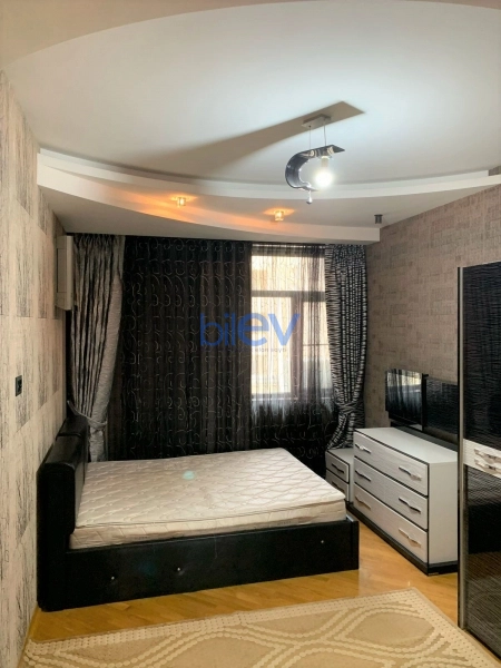 Aylıq Kirayə 4 otaqlı Yeni Tikili  195m², Bakı