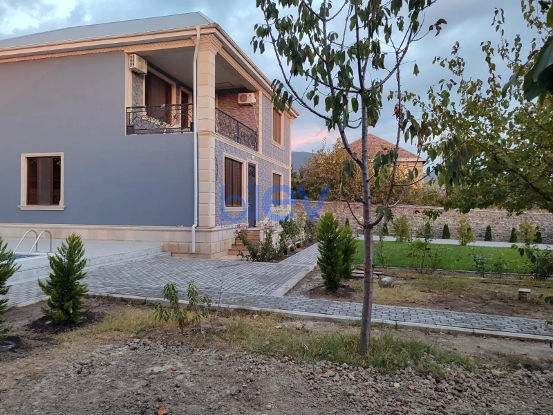 Günlük Kirayə 5 otaqlı Bağ evi  200m², Şəki