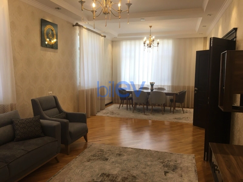 Satış 5 otaqlı Həyət evi  200m², Bakı