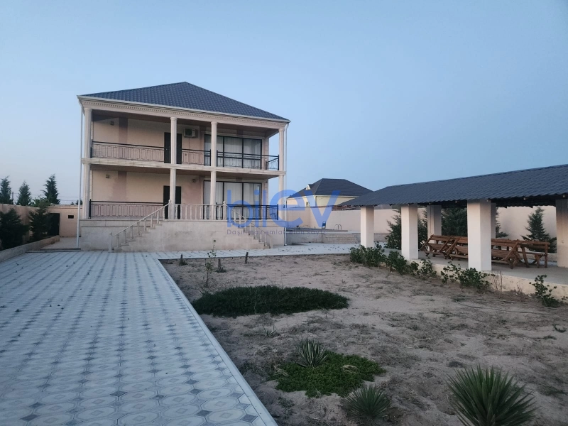 Günlük Kirayə 5 otaqlı Bağ evi  250m², Bakı