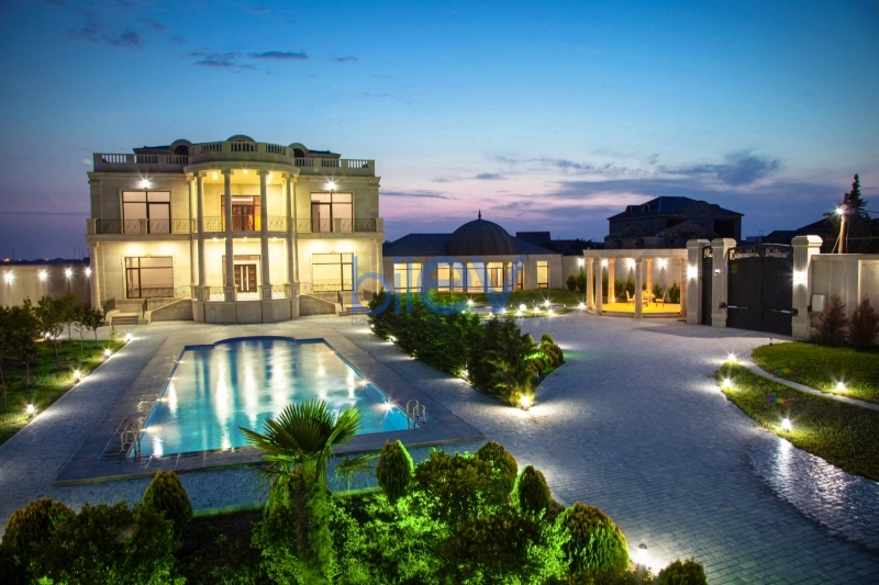 Aylıq Kirayə 10 otaqlı Bağ evi  900m², Bakı