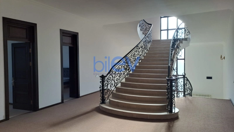 Aylıq Kirayə 10 otaqlı Bağ evi  900m², Bakı