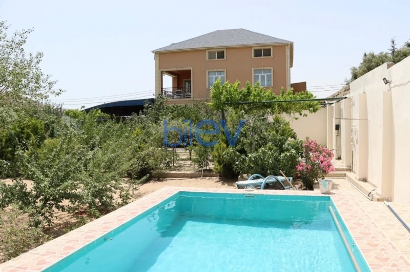 Günlük Kirayə 3 otaqlı Bağ evi  120m², Bakı
