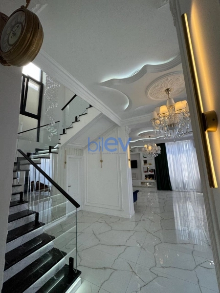 Aylıq Kirayə 4 otaqlı Bağ evi  200m², Bakı