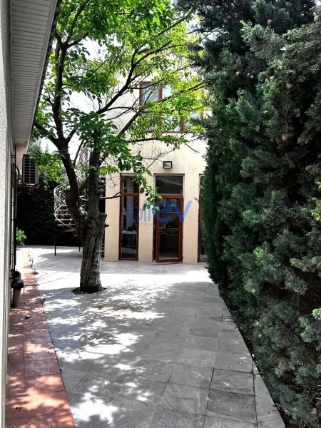 Aylıq Kirayə 4 otaqlı Bağ evi  250m², Bakı