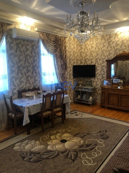 Aylıq Kirayə 6 otaqlı Bağ evi  200m², Bakı