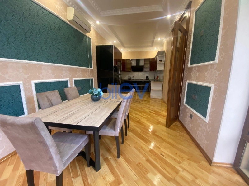Aylıq Kirayə 7 otaqlı Bağ evi  300m², Bakı