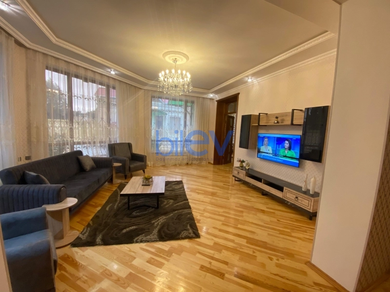 Aylıq Kirayə 7 otaqlı Bağ evi  300m², Bakı
