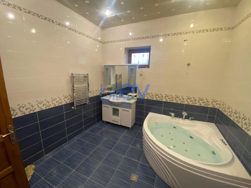 Aylıq Kirayə 7 otaqlı Bağ evi  300m², Bakı