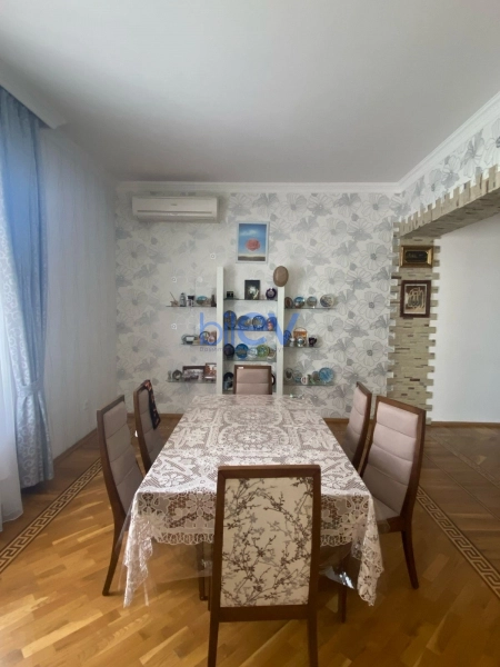 Aylıq Kirayə 4 otaqlı Bağ evi  200m², Bakı