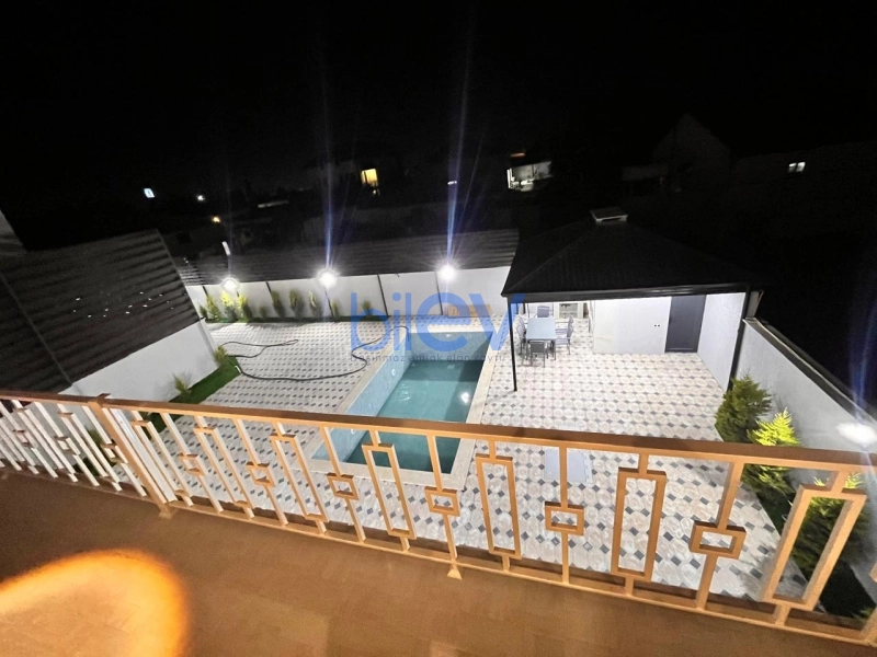 Aylıq Kirayə 4 otaqlı Bağ evi  200m², Bakı