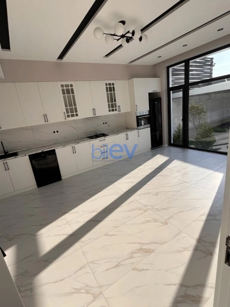 Aylıq Kirayə 5 otaqlı Bağ evi  250m², Bakı
