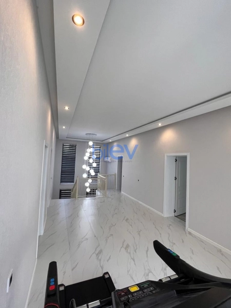 Aylıq Kirayə 5 otaqlı Bağ evi  250m², Bakı