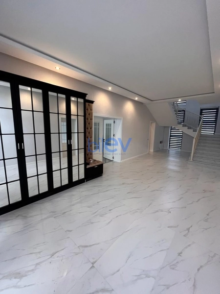 Aylıq Kirayə 5 otaqlı Bağ evi  250m², Bakı