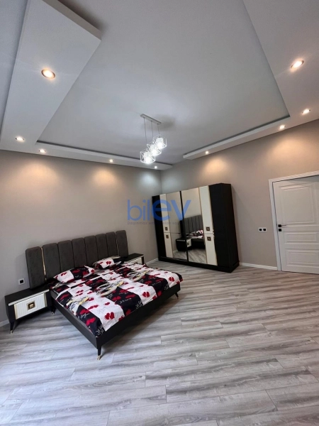 Aylıq Kirayə 4 otaqlı Bağ evi  250m², Bakı