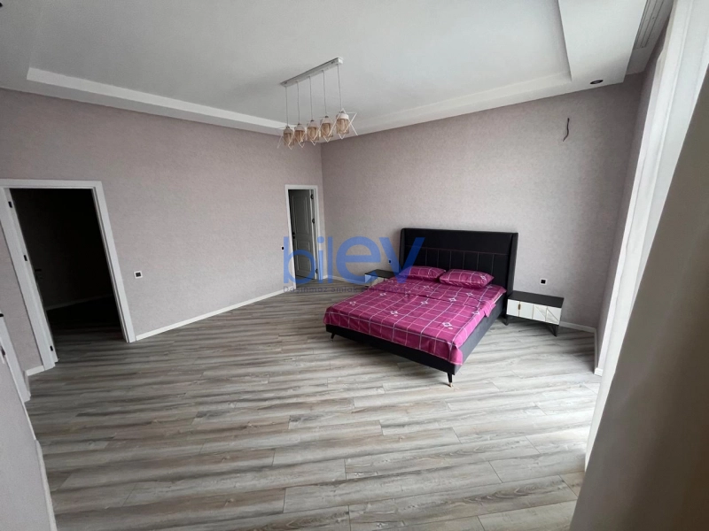 Aylıq Kirayə 4 otaqlı Bağ evi  250m², Bakı