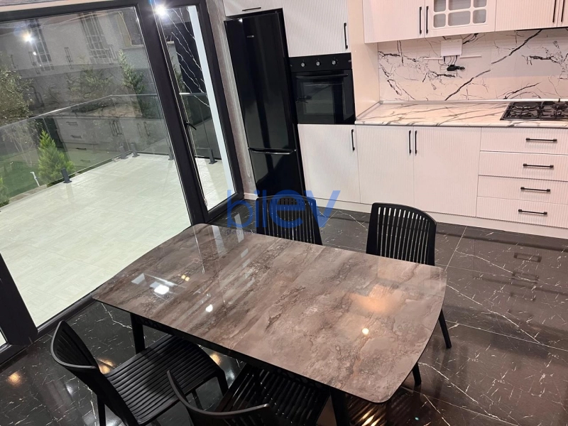 Aylıq Kirayə 4 otaqlı Bağ evi  250m², Bakı