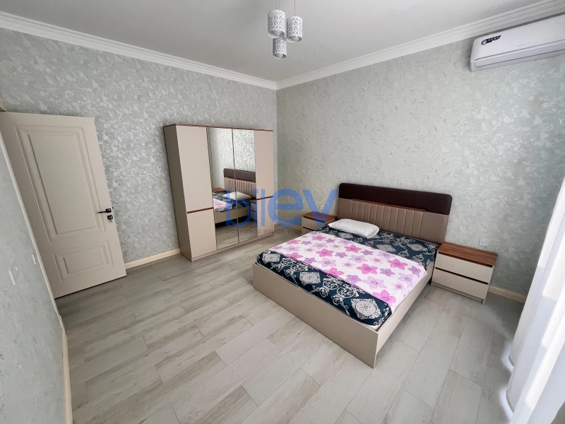 Aylıq Kirayə 5 otaqlı Bağ evi  240m², Bakı