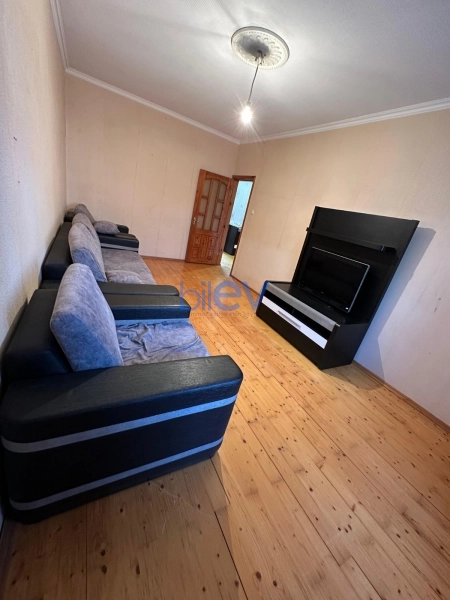 Aylıq Kirayə 3 otaqlı Köhnə Tikili bina evi  70m², Bakı
