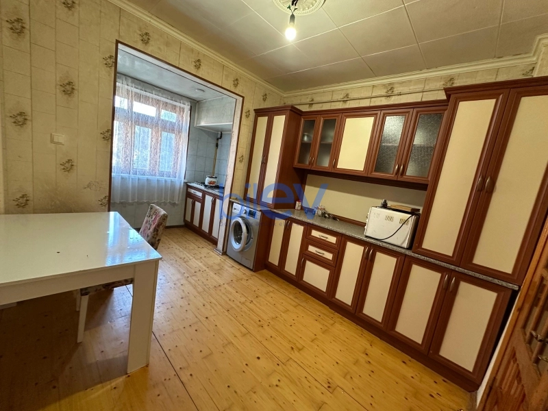 Aylıq Kirayə 3 otaqlı Köhnə Tikili bina evi  70m², Bakı