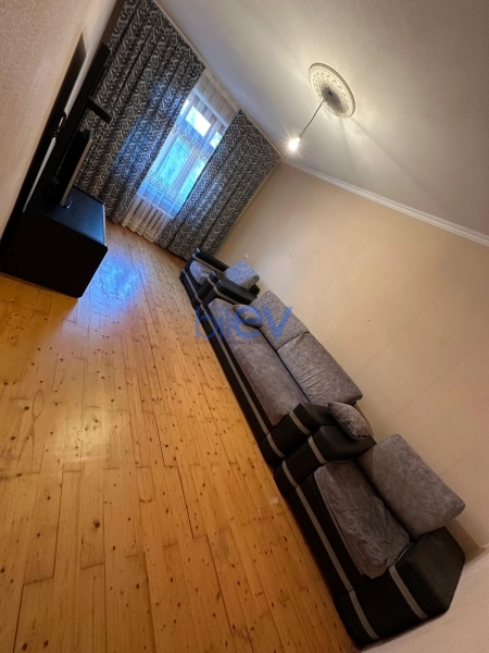 Aylıq Kirayə 3 otaqlı Köhnə Tikili bina evi  70m², Bakı