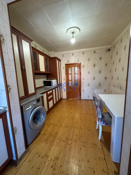 Aylıq Kirayə 3 otaqlı Köhnə Tikili bina evi  70m², Bakı