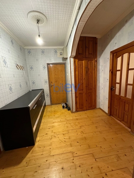 Aylıq Kirayə 3 otaqlı Köhnə Tikili bina evi  70m², Bakı