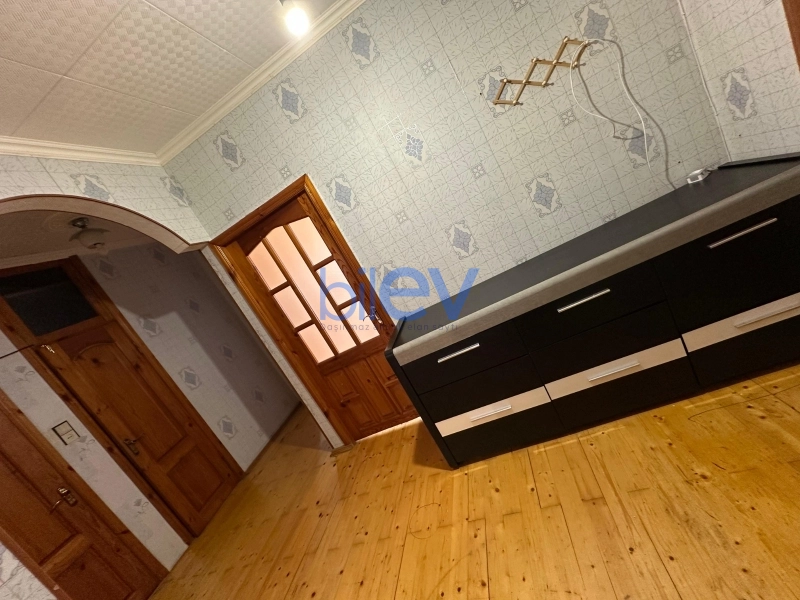 Aylıq Kirayə 3 otaqlı Köhnə Tikili bina evi  70m², Bakı