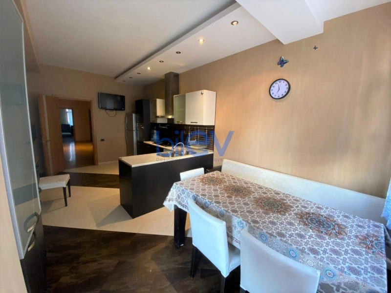 Aylıq Kirayə 4 otaqlı Yeni Tikili  220m², Bakı